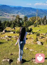 我喜欢旅行，一个人的旅行，看看山，看看水，摸摸风，闻闻雨，享受孤独…