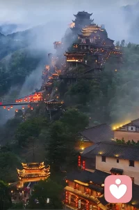 你坚信被世界善待，
你的频率就会吸引善待你的人和事。
这份笃定，是最好的显示滤镜。
心念安稳，人生处处皆是暖意与馈赠。