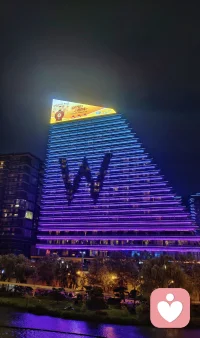 “我们会死很久，所以活着的时候一定要开心。” ​​​配图