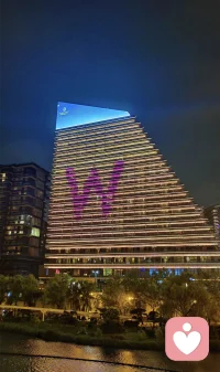 “我们会死很久，所以活着的时候一定要开心。” ​​​配图