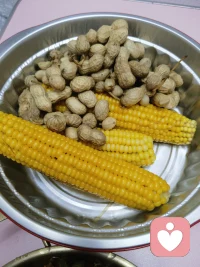 快乐的一天从一根玉米开始！