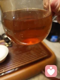 闲时喝茶闻香
 
茶非止于饮。其滋味万千，气韵华美。
华者，茶之质也；美者，心之所寄也。
意生而行德，由德入静，静以悟意，意悟则心境自成。