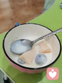 同一样水果，是喜欢做成酸奶沙拉吃，还是什么也不加，全凭自己高兴，完全不必拘泥于形式，生活亦是。