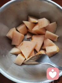 同一样水果，是喜欢做成酸奶沙拉吃，还是什么也不加，全凭自己高兴，完全不必拘泥于形式，生活亦是。