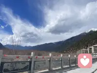 适合吗？本就没有最适合的人，懂比爱更重要……在这个喧嚣的城市里，寻一方净土，让心席地而坐……