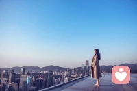 一个异性这么对你，其实就是嫌弃你” 

1、🤐宁愿玩手机，也不愿跟你聊天说话。

2、🧊吵架冷战任你难过，不闻不问也不愿解决。

3、😡对你缺乏基本耐心，一点小事就能引燃怒火。

4、🗣️无视你的付出，还莫名挑你的毛病。

5、📵从不主动联系，对你忽冷忽热。

6、🙅总是不认可你的想法，习惯性否定你。

7、🥀人前刻意疏远你，不愿和你走得太近。

8、📭不愿意深入交流，信息回复冷淡或拖延。

9、😐️说话没尊重，完全不在意你的感受。