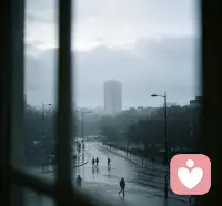 今日的城市，像情绪慢慢沉下来的自己。

很多时候，我们不是突然难过，而是积攒了太久的疲惫，终于在某个安静时刻被看见。

允许自己慢一点，允许情绪有处安放。今天，也试着和自己好好相处一点。