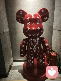 去做，害怕也做，
恐惧也做，迷茫也做，
懒惰也做，
你可以让一切成为可能。
人生一定要见一次最强版本的自己。
In life, you must meet
the strongest version of yourself
at least once.（转）