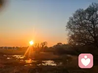 一个人，想要自己一辈子命好，
有一个秘诀，那就是精神上不受力。
什么意思呢？
就是无论任何人，对你做了什么，说了什么，  或者发生任何事情，
你都不会难受，
依然可以有好心情，依然可以在生活和事业里的细节中，有满满的成就感。

——余华