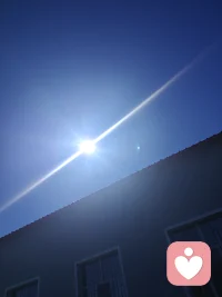 一段很通透的话：“如果想要多活几年，就谁都不要管，这不是自私，是清醒，你管不了别人，也管不好别人，硬管只会气出一身病来。

人生是独自修行，各有各的因果，各有各的劫数，不要拿自己的标准去约束别人的人生。让花成花，让树成树，尊重不越界，管好自己身心，把自己照顾好，比什么都重要。”

人活到一定年纪，终会褪去满腔热忱的执念，看懂人生最顶级的智慧：不纠他人对错，不渡他人人生，守住自己的边界，安顿自己的身心。生活大半的烦恼、内耗与病痛，皆源于过度操心、过度干预、过度期待。我们总习惯以自己的认知评判他人，以自己的标准要求别人，总想改变身边人的选择，纠正世人的过错，最后往往是旁人未改分毫，自己却身心俱疲、郁结于心。（转）