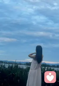 女，34岁，经历过人生大起大落，走过创业失败的路，踩过婚姻红线的坑，扛过带孩子的压力！
在人生最低谷的时候，是心理学让我上岸！
如果你和我一样，经历了太多，无人诉说，可以来和我聊聊。
希望在陌生的世界，也能互赠一份温暖！
我是愈见！治愈的愈，愈见你的见！