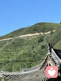 这个世界有时候很吵，但你要相信，总有人会在你看不见的地方，默默关心着你。而你唯一要做的，就是好好吃饭，好好生活，好好爱自己。