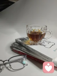 共情就像一束光，照亮黑暗，给于你我温暖。

如果光过于强烈，则会灼烧双眼。

共情是一种难得的能力，但不要让这种能力委屈自己。