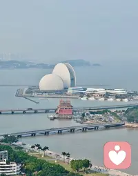 善良的人总是快乐，感恩的人总是富有！
做一个善良的人，让善良，成为开在心中不败的花。
只有美好的品行，才能塑造美好的形象