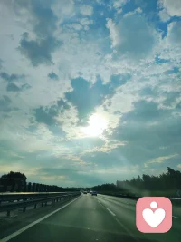 百家争鸣，百花齐放。顺应天道，遵循人到。