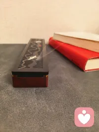 真正的强大不是对抗， 
而是允许发生。
允许遗憾，愚蠢，丑恶，虚伪，
允许付出没有回报。
当我们允许这一切之后，
会逐渐变成一个柔软放松舒展的人。