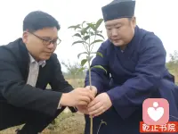 昨天接了个美女单，这姑娘太会撩了！
在聊天过程中让你有说不出的舒服。
让人上瘾；不，是上头！
🍀🍀🍀🍀
哥不是夸你；
哥只是觉得：
你不做倾听师，太他么可惜了！