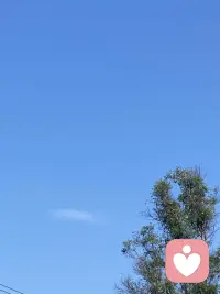 接纳不完美，是一生的功课￼￼￼

我们常常习惯和自己对抗：嫌弃自己不够好，纠结身上的缺点，害怕做错事情，总想活成别人期待的模样。

但世上本就没有完美的人。有优点，就会有短板；有坚强，就会有脆弱；有顺遂，就会有失意。接纳，不是摆烂躺平，而是不再和现实较劲。

不要总用苛刻的语言指责自己。如果你的朋友遭遇难处，你会温柔安慰他，那对待自己，也该同样温柔。
负面情绪不是洪水猛兽，焦虑、难过、委屈都是很正常的感受，不用责怪自己为什么想不开。
遇到困境，不必要求立刻解决一切，慢慢来，允许过程有波折。
真正的内心强大，是看清自己全部的模样之后，依然愿意好好善待自己。