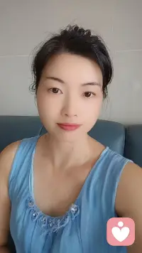 边界感模糊的10个信号，
中了3个以上要注意了：⁠
1. 总是在怀疑对方，反复确认他爱不爱我
2. 总想控制对方的生活，美其名曰为你好
3. 明明不开心，却笑着说没事
4. 不会拒绝，别人一开口你就答应
5. 跟谁都聊得来，但没人知道你真正在想什么
6. 住在一个屋檐下，却像两个陌生人
7. 说不了三句话就呛起来
8. 一出问题就互相指责
9. 付出了很多，却总觉得不被看见
10. 在关系里，越来越不像自己了。
你中了几个？