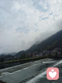 焦虑不是敌人，也不是恶魔。它像是一个过度保护你的朋友，因为他曾经看你受过伤害，所以想保护你的安全。不要粗暴地对待他，向他证明你已经强大到能处理事情、保护自己，他自己就会离开了。