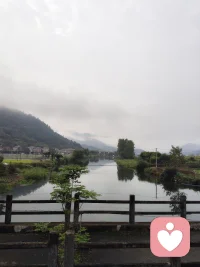 焦虑不是敌人，也不是恶魔。它像是一个过度保护你的朋友，因为他曾经看你受过伤害，所以想保护你的安全。不要粗暴地对待他，向他证明你已经强大到能处理事情、保护自己，他自己就会离开了。