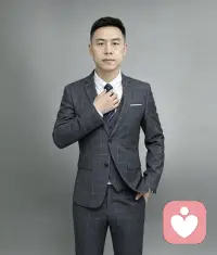 珍爱是一名31岁的漂亮女士，她有过几段感情经历，过程与结局都很相似，即她总是从一段令她不满意的关系中迅速地进入另一段关系中，她说自己这种无缝衔接的恋爱模式让她觉得有些难堪，她很担心我会嘲笑她。她说自己对每段感情都是认真的，她很希望有好的结局，也因此将关系抓得太紧。她说对方从未像她做的那样，把她当成自己的全部。她总是不能容忍对方的社交生活，她希望男友只和自己吃饭、逛街、看电影。每当男友和朋友聚会，她就会感到不快并催促对方早点回家；如果男友自己玩游戏，她就会感到被冷落。在这些情况下，男友通常要道歉并安抚她，不然她就会闹各种情绪，从轻微不爽到极度委屈。她试图劝自己想通，比如相信男友是爱自己的，自己没必要小题大做；她也试图改变自己的行为，培养自己的兴趣爱好而不是只专注男友，但她始终无法做到。每段关系都是由她来终结的，原因几乎都是一样的，即她在不开心的时候会被身边的另一位男性打动，比如被对方关心照顾或对方迷恋她的容貌。她会很快结束上一段关系，然后又在新的关系里重蹈覆辙。她依然认真地恋爱，珍惜两个人在一起的每时每刻。