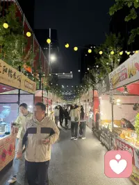 世上唯爱与美食不可辜负，
若无人给予爱，
那就更应该自己好好爱自己咯，
一碗宁夏滩羊辣糊糊，
治愈今天的疲惫。