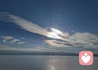  暂时看不到光亮没关系，不必强迫自己马上走出低谷，我会在这里关心你、陪着你。