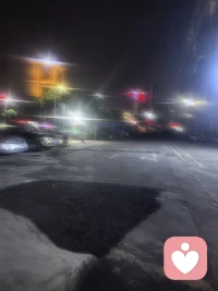 朋友圈都是热闹，心里全是无人懂的寂寥。
​
说了“我没事”，其实是“我有事，可没人听”。
​
夜深翻遍通讯录，找不到一个能说真心话的人。