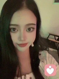 晚间营业中。我是你的专属倾听师，主打一个‘不带偏见的安全陪伴’。
在这里，你可以尽情吐槽奇葩同事、倾诉感情里的委屈、或者只是单纯觉得孤单想找人说说话。
⚠️ 温馨提示：我提供情绪疏导与陪伴，但不做心理疾病诊断哦。
需要倾诉，随时私信滴滴我，我一直在。💌 #倾听师在线#