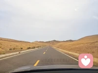 人生就好像独自穿越无人区。没有救援，没有加油站，什么都没有，独自面对一切。只要你勇敢一些，自然会走出来就会看到草原，大海，森林。。。。