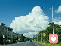 在真正滋养你的关系里，你是不需要时时刻刻去证明“我很好”
你不必小心翼翼地察言观色，不必担心自己偶尔的低落会搞砸一切，更不用把真实的自己费力地藏起来。
所以，那个靠近就让你感到幸福的人，未必是给了你最多东西的人。