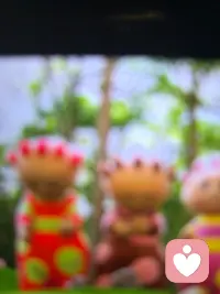 月色漫人间，佳节寄相思。
无论身在何方，共赏同一轮明月。
中秋安康，愿团圆常在，喜乐无忧🌕句吗？