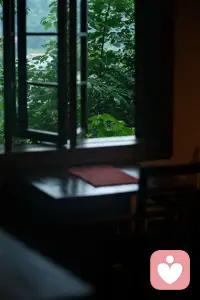 对方 做了对不起你的事情，那是对方选择的道路，你只是多了一条人生的选修课而已，内耗  卑微是解决不了问题的