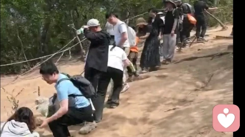 最好的亲子关系,少点管控,多点共情。