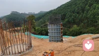 现在建筑行业有个很普遍的现象：失业的人不少，国企待岗的也大有人在。
 
行业整体收缩，找工作处处碰壁。年纪轻还有试错资本，可到了中年就格外艰难，上有老人要赡养，下有孩子要读书，全家的担子压在身上，内心格外纠结：
是继续死守建筑本行，还是咬牙从零起步，学一门新技术另谋出路？
 
想听听大家的真心话，离开工地之后，各位都在走什么样的路？