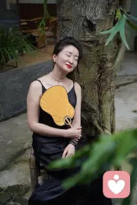 今日秋分。这一天将白日与黑夜各一半， 人间恰好走在温柔的刻度上。
正如我们的生活，会有露重风清，有不期而遇的温暖， 也会有如期而至的希望。