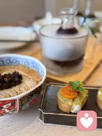 人没有两颗心脏，所以我们爱恨同源，悲欢同振。