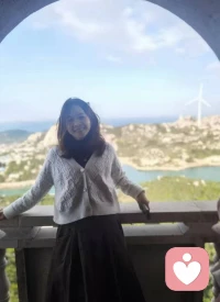 世事纷繁，时光终是无言！人成熟的过程，是学会与自我相处的过程。在这个过程必然伴随着从热闹到安静，从慌张到淡定，从迷茫到自知，从有人陪伴到泰然独处！
