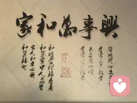 家，是疲惫时的港湾，不是较量的战场。

很多家庭矛盾，根源不在大事，而是情绪没有好好安放。

家人之间，难免有争执、误解，不必争输赢。多一点包容，少一点指责；多一份倾听，少一点苛责。

人心暖了，家才能安稳。万事兴旺，始于家庭和睦。
