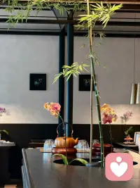 真正能穿越时间的关系
一定有长期的信任
也有彼此持续存在的价值

爱情决定两个人为什么靠近
能力决定两个人能不能长期走下去