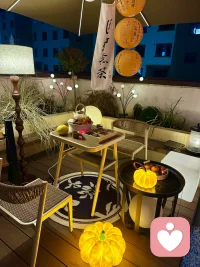 早安，世界。☀️
昨晚留下的暖灯，是为了照亮今早的第一缕阳光。
新的一天，愿你心里有光，手中有茶，眼里有期待。
不管昨天经历了什么，今天都是全新的一页。