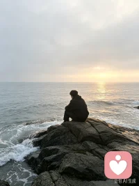 人生的低谷期，是一个实现逆袭的最佳时期。
因为只有这时你才能静下心来思考你的未来，你才能理清所有过往的思绪。