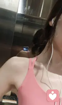 人总要和情绪作战。愤怒、焦虑、恐惧，皆是心魔。若能驾驭情绪，便如执剑在手，斩断迷茫与软弱。战胜情绪并非压抑，而是觉察与接纳。当内心归于平静，万物皆可为我所用。没有什么困难不可逾越，因为真正的强者，先胜于心，再胜于事。