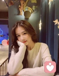 自己的悲喜，是自己的功课，与他人无关。
曾追逐出人头地，也在低谷里向内修行，
深知困境中的孤独与挣扎，以亲身阅历共情你的内心。
你不必强迫自己时刻坚强，也不用急于从困境里挣脱，
在这里不用伪装，不必讨好，所有的脆弱，迷茫，委屈与不甘，都可以被允许存在，我不会替你做决定，也不会直接给你标准答案，我只是陪你一同看见藏在情绪背后的自己，梳理过往，慢慢与遗憾和解，与自己和解。
生命有起有落，低谷亦是沉淀，愿你在这段同行的旅程中慢慢安顿内心，静待属于你的春暖花开