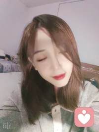 有幸成为一名倾听者。
很多情绪不需要立刻被解决，
只是需要被好好听见。
如果你需要，我愿意听你慢慢讲