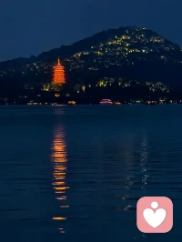 其实，世界上活着的每一个人，做出的事，无论是好事坏事、善事恶事，可能他内心都会有些苦衷，可恨之人必有可怜之处吧。当心里难过，或是愤怒，或是想不通，或是委屈了，多出去看看风景，听听音乐，打打游戏，跟认识的朋友谈谈心，会比在网上花钱找倾听者要好得多，，一个人固然会觉得孤独，可能会羡慕那些也很多朋友的人，但是活着就是为自己而活，一切遵从本心，愿我们做一切都能不留遗憾，也不枉费你我在这世上活过一遭。