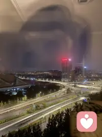 你可以把心底积压的话都说出来，我愿意静静倾听。只是情绪这趟功课，终究要由你亲身经历，心事可诉，历程自渡。