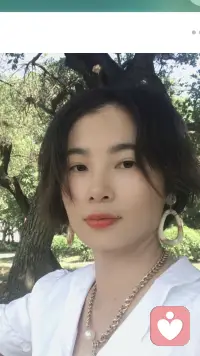 人到了一些阶段，想要去表达自己的感受，却发现没人理解，还没有一个安静和不评判，不说教的空间，真的会让人内耗，无力。我是椒椒，如果你有心事，没地方说的话可以找我聊聊。