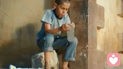 《另一只鞋》:沉默的4分钟,一场关于尊严与成全的文明叙事